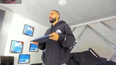 Yiyo online show from February 2025 04:06:01 AM