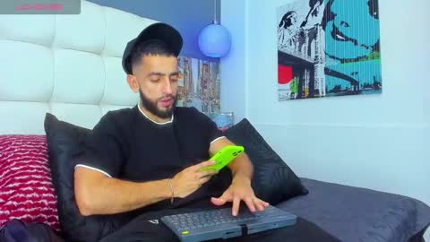 Yiyo online show from November 2025 04:59:02 AM