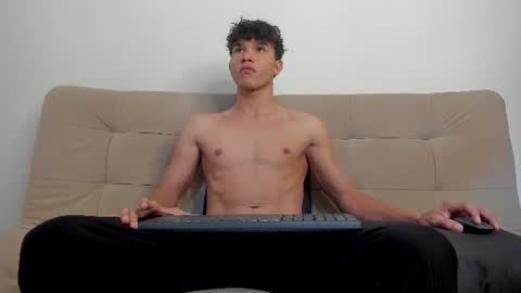 yizus_bonz online show from June 2026 04:38:01 PM