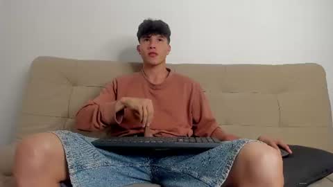 yizus_bonz online show from June 2026 11:36:02 PM