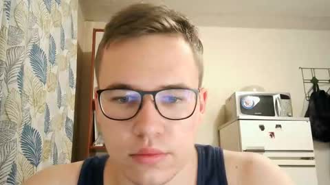 Snapshot of yminoske chatting on November 2025 12:22:02 PM Yminoske online show from November 2025 12:22:02 PM