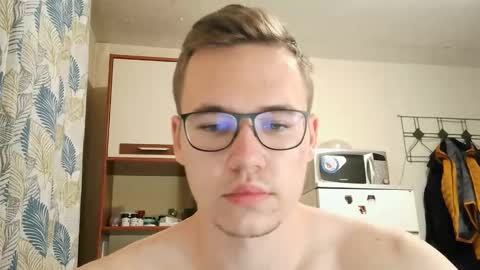 Snapshot of yminoske chatting on November 2025 05:34:01 PM Yminoske online show from November 2025 05:34:01 PM