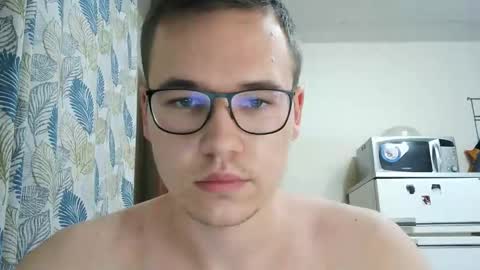 Snapshot of yminoske chatting on December 2025 03:54:01 PM Yminoske online show from December 2025 03:54:01 PM