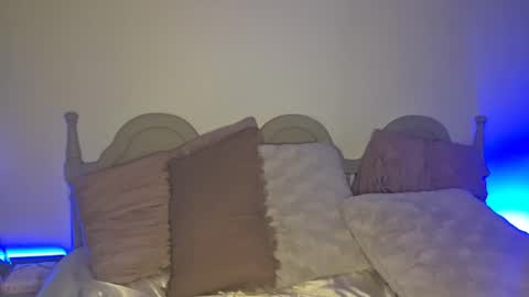 Snapshot of yogimilflover chatting on April 2026 11:09:01 PM Yogiblondebangme online show from April 2026 11:09:01 PM