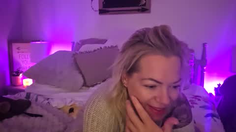 Yogiblondebangme online show from May 2026 01:03:01 AM