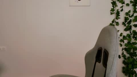 yoka_paradoxxx online show from February 2026 09:25:02 AM