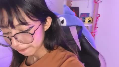 Yommi Winx online show from November 2025 09:02:02 PM