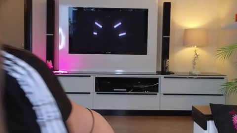 Snapshot of yononeey chatting on November 2025 09:41:01 AM Wilma online show from November 2025 09:41:01 AM