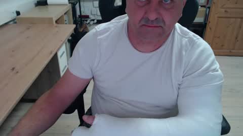 yoschi1976 online show from October 2025 08:31:02 AM