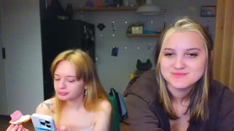 Anna and Luna online show from April 2026 06:06:01 PM