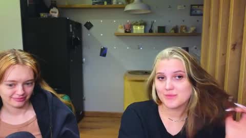 Anna and Luna online show from May 2026 06:25:02 PM