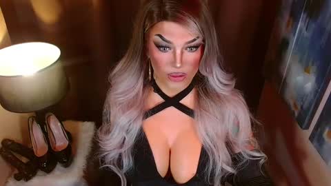 QUEEN MADISON  online show from March 2026 07:05:01 PM