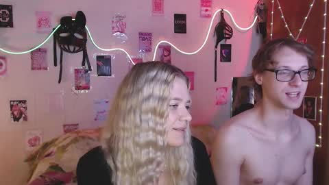 Snapshot of your_horny_friends chatting on September 2025 01:12:01 PM Your Horny Friends online show from September 2025 01:12:01 PM