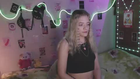 Snapshot of your_horny_friends chatting on November 2025 01:43:02 PM Your Horny Friends online show from November 2025 01:43:02 PM