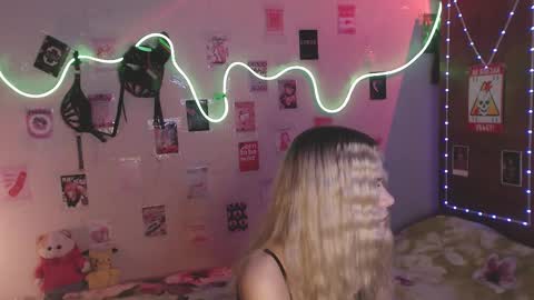 Snapshot of your_horny_friends chatting on November 2025 10:26:02 AM Your Horny Friends online show from November 2025 10:26:02 AM