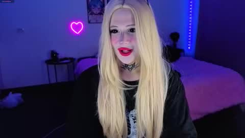 Snapshot of your_little_eva chatting on October 2025 07:10:02 PM Eva online show from October 2025 07:10:02 PM