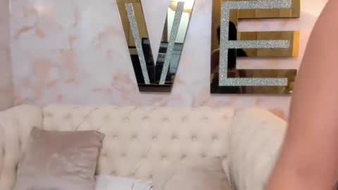 Evelin  online show from October 2025 10:07:01 PM