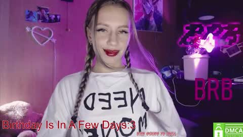 Alice  online show from September 2025 01:05:02 AM