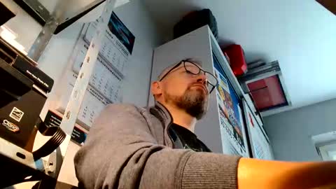 Snapshot of your_tipie chatting on October 2025 10:04:01 AM your_tipie online show from October 2025 10:04:01 AM