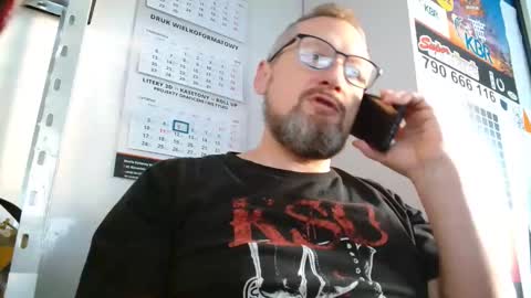 Snapshot of your_tipie chatting on November 2025 08:37:02 AM your_tipie online show from November 2025 08:37:02 AM