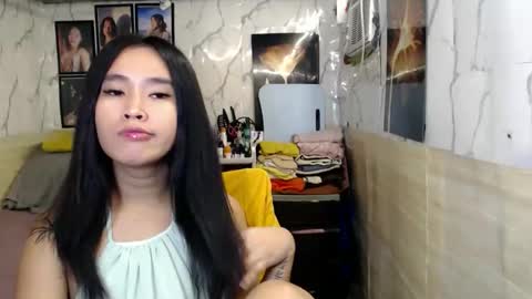 your_twinkletoes18 online show from May 2026 06:05:01 PM