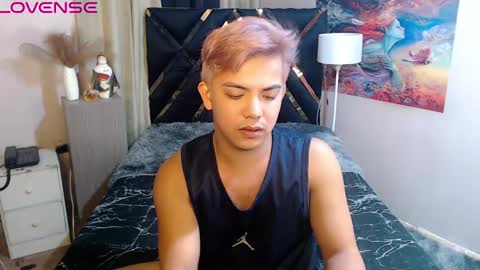 yourasian_bradley online show from October 2025 06:32:01 PM