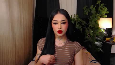 kim online show from December 2025 06:17:01 PM