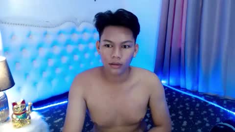 Snapshot of yourdreamboyxx chatting on October 2025 10:40:02 PM HEN online show from October 2025 10:40:02 PM