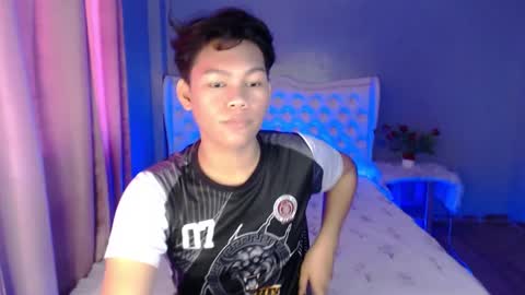 Snapshot of yourdreamboyxx chatting on November 2025 12:45:02 AM HEN online show from November 2025 12:45:02 AM