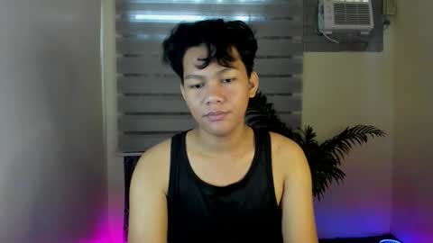 Snapshot of yourdreamboyxx chatting on November 2025 12:21:01 AM HEN online show from November 2025 12:21:01 AM