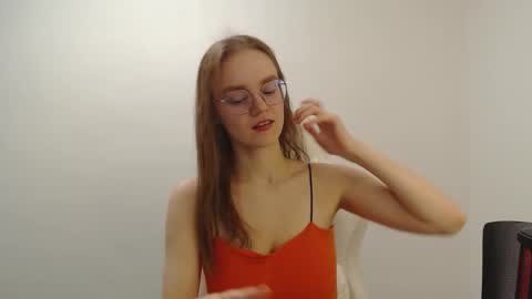 Lana online show from November 2025 06:18:02 PM