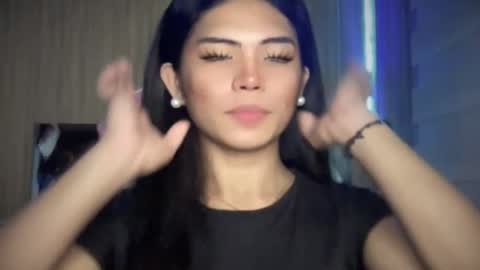 Snapshot of yourehot_pretty chatting on April 2026 04:37:01 PM Do read my bio online show from April 2026 04:37:01 PM