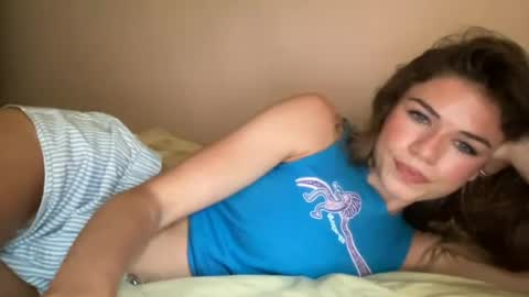yourgirlaurora online show from July 2026 07:23:02 PM