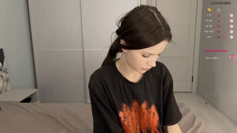 Snapshot of yourher0in chatting on December 2024 11:18:01 AM Aida online show from December 2024 11:18:01 AM