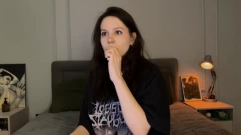 Snapshot of yourher0in chatting on February 2025 01:13:02 PM Aida online show from February 2025 01:13:02 PM