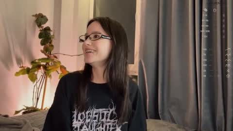 Snapshot of yourher0in chatting on March 2025 03:45:02 PM Aida online show from March 2025 03:45:02 PM