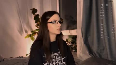 Snapshot of yourher0in chatting on March 2025 06:52:01 PM Aida online show from March 2025 06:52:01 PM