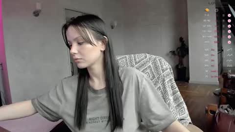 Snapshot of yourher0in chatting on October 2025 10:02:02 AM Aida online show from October 2025 10:02:02 AM