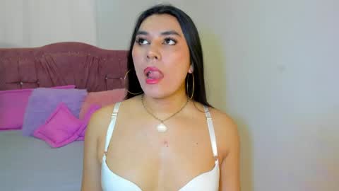 Snapshot of yourlatina_emely chatting on May 2026 08:03:01 PM EMELY online show from May 2026 08:03:01 PM