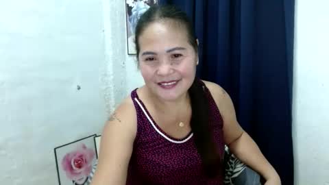 Snapshot of yourlove_regine chatting on November 2025 07:40:01 AM Regine online show from November 2025 07:40:01 AM