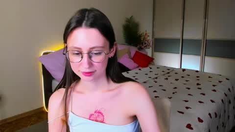 Snapshot of yourlovelystoryy chatting on April 2026 05:30:01 PM Vetta online show from April 2026 05:30:01 PM