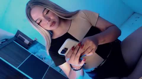 Snapshot of yourlovingpearl chatting on September 2025 06:33:02 PM PEARL online show from September 2025 06:33:02 PM