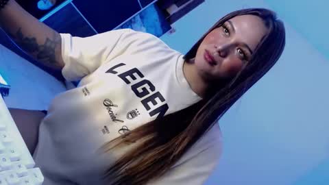 Snapshot of yourlovingpearl chatting on November 2025 10:19:01 PM PEARL online show from November 2025 10:19:01 PM