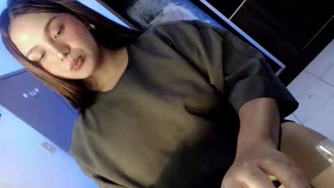 Snapshot of yourlovingpearl chatting on December 2025 04:19:01 AM PEARL online show from December 2025 04:19:01 AM