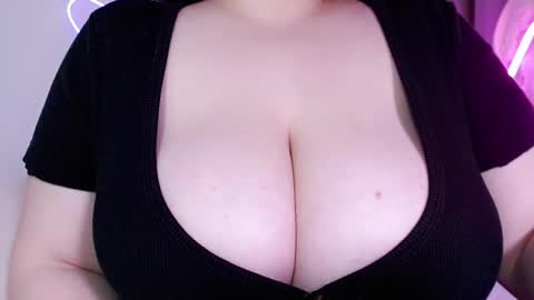 Amina online show from December 2025 10:39:01 PM