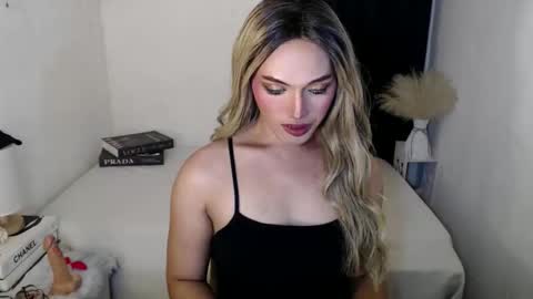 TIFFANY SUCKING QUEEN online show from April 2026 03:32:01 PM