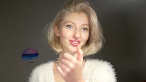 Snapshot of yournaughtymiss chatting on December 2024 11:55:01 PM Eva online show from December 2024 11:55:01 PM