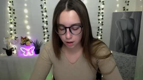 Snapshot of yours_piece_of_happiness_ chatting on January 2025 06:33:01 AM Happy online show from January 2025 06:33:01 AM