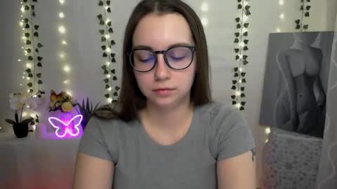 Snapshot of yours_piece_of_happiness_ chatting on March 2025 06:54:02 AM Happy online show from March 2025 06:54:02 AM