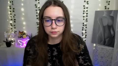 Snapshot of yours_piece_of_happiness_ chatting on March 2025 06:16:01 AM Happy online show from March 2025 06:16:01 AM